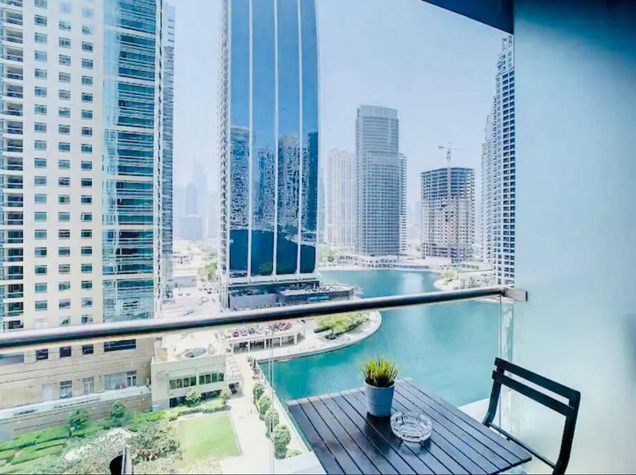 Luxury Modern Studio In Jlt With Amazing View & Rooftop Pool - Sleeps 3 Дубай Екстериор снимка